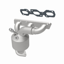 Load image into Gallery viewer, MagnaFlow Direct Fit Catalytic Converter 00-01 Mazda MPV 2.5L Manifold