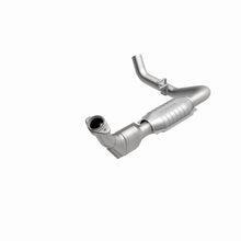 Load image into Gallery viewer, MagnaFlow Direct Fit Catalytic Converter 99-02 Expedition 5.4L 4wd