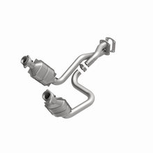 Load image into Gallery viewer, MagnaFlow Direct Fit Catalytic Converter 05-07 Ford F250/F350 5.4L