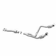Load image into Gallery viewer, MagnaFlow Direct Fit Catalytic Converter 2011-2014 Express 1500 4.3L Underbody