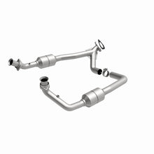 Load image into Gallery viewer, MagnaFlow Direct Fit Catalytic Converter 00-03 Ford E150 5.4L