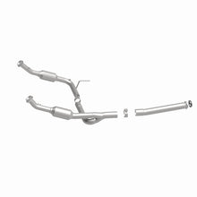 Load image into Gallery viewer, MagnaFlow Direct Fit Catalytic Converter OEM 2004-2005 Ford Explorer/Mercury Mountaineer Underbody