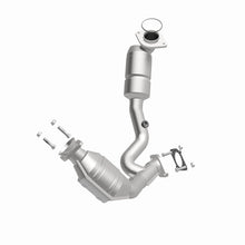 Load image into Gallery viewer, MagnaFlow Direct Fit Catalytic Converter 00-03 Ford Taurus 3.0 Front