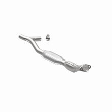 Load image into Gallery viewer, MagnaFlow Direct Fit Catalytic Converter 98 Ford Expedition 5.4L