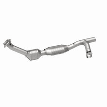 Load image into Gallery viewer, MagnaFlow Direct Fit Catalytic Converter 99-02 Expedition 5.4L 4wd