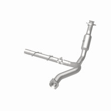 Load image into Gallery viewer, MagnaFlow Direct Fit Catalytic Converter 2007-2008 Ford Expedition/Navigator V8-5.4L