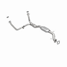 Load image into Gallery viewer, MagnaFlow Direct Fit Catalytic Converter 01-05 Chevy Blazer 4.3L 2WD