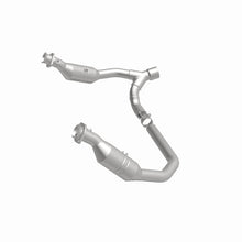 Load image into Gallery viewer, MagnaFlow Direct Fit Catalytic Converter 06-07 Ram 1500 4.7L Underbody