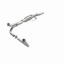 Load image into Gallery viewer, MagnaFlow Direct Fit Catalytic Converter 02 Dodge Ram 1500 Van