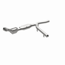 Load image into Gallery viewer, MagnaFlow Direct Fit Catalytic Converter 01-04 Ford F-150 4.2L 2wd