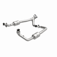 Load image into Gallery viewer, MagnaFlow Direct Fit Catalytic Converter 00-03 Ford E150 5.4L
