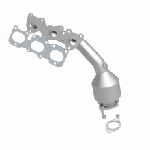 Load image into Gallery viewer, MagnaFlow Direct Fit Catalytic Converter 2007-2009 Sorento 3.3 3.8 L Manifold