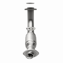 Load image into Gallery viewer, MagnaFlow Direct Fit Catalytic Converter 99-02 Toyota 4 Runner 3.4L Front