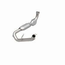 Load image into Gallery viewer, MagnaFlow Direct Fit Catalytic Converter 98 Ford Expedition 5.4L