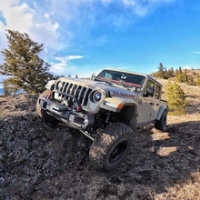 Load image into Gallery viewer, Oracle Oculus Bi-LED Projector Headlights for Jeep JL/Gladiator JT Satin Silver 5500K