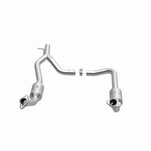 Load image into Gallery viewer, MagnaFlow Direct Fit Catalytic Converter 2009-2014 E-150 4.6 L Underbody