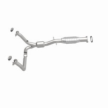 Load image into Gallery viewer, MagnaFlow Direct Fit Catalytic Converter Chevy S-10 00-02 OEM