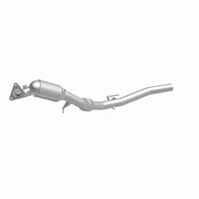 Load image into Gallery viewer, MagnaFlow Direct Fit Catalytic Converter 11-15 Volkswagen Touareg V6 3.6 OEM Underbody