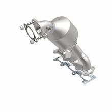 Load image into Gallery viewer, MagnaFlow Direct Fit Catalytic Converter 05-06 Hyundai Santa Fe 2.7L