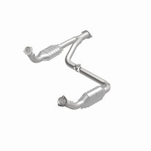 Load image into Gallery viewer, MagnaFlow Direct Fit Catalytic Converter 00-01Tahoe/Yukon V8 5.7L