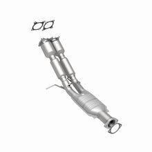 Load image into Gallery viewer, MagnaFlow Direct Fit Catalytic Converter 99-01 Volvo S80 2.9L
