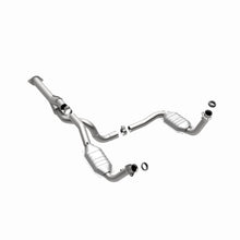 Load image into Gallery viewer, MagnaFlow Direct Fit Catalytic Converter 2002 Chevy E 1500 Van 4.3L