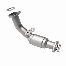 Load image into Gallery viewer, MagnaFlow Direct Fit Catalytic Converter 99-02 Toyota 4 Runner 3.4L Front
