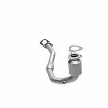 Load image into Gallery viewer, MagnaFlow Direct Fit Catalytic Converter 02-03 Saturn Vue 3.0L Front