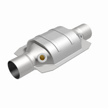 Load image into Gallery viewer, MagnaFlow Universal Catalytic Converter 2.5 Dual O2 Boss FED