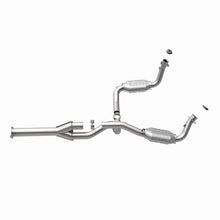 Load image into Gallery viewer, MagnaFlow Direct Fit Catalytic Converter 2002 Chevy E 1500 Van 4.3L