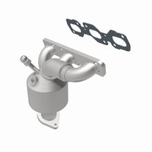 Load image into Gallery viewer, MagnaFlow Direct Fit Catalytic Converter 00-01 Mazda MPV 2.5L Manifold