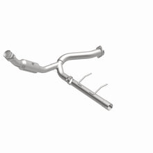 Load image into Gallery viewer, MagnaFlow Direct Fit Catalytic Converter 2007-2008 Ford Expedition/Navigator V8-5.4L