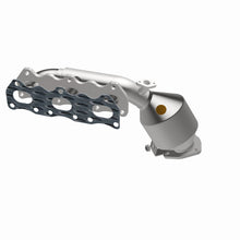 Load image into Gallery viewer, MagnaFlow Direct Fit Catalytic Converter 00 Suzuki Grand Vitara 2.5L