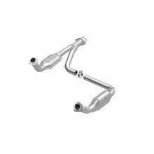 Load image into Gallery viewer, MagnaFlow DF Cat Conv 07-09 Chevrolet/GMC Silverado/Sierra 2500 HD 6.0L Y-Pipe Assy excludes Classic