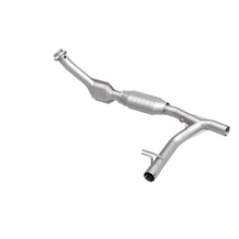 Load image into Gallery viewer, MagnaFlow Direct Fit Catalytic Converter 97-98 Expedition-Navigator