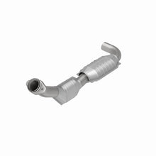 Load image into Gallery viewer, MagnaFlow Direct Fit Catalytic Converter 00-01 Ford F-150 4.6L 2wd