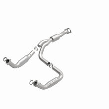 Load image into Gallery viewer, MagnaFlow Direct Fit Catalytic Converter 2011-2012 EXPRESS 2500 6.0L 6.0L Underbody