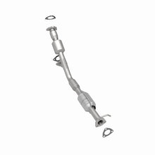 Load image into Gallery viewer, MagnaFlow Direct Fit Catalytic Converter 02-03 Saturn Vue 3.0L Rear