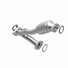 Load image into Gallery viewer, MagnaFlow Direct Fit Catalytic Converter 01-03 Highlander 3L rr OEM