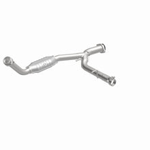 Load image into Gallery viewer, MagnaFlow Direct Fit Catalytic Converter 05 Expedition P/S 5.4L OEM