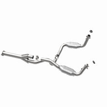 Load image into Gallery viewer, MagnaFlow Direct Fit Catalytic Converter 2002 Chevy E 1500 Van 4.3L