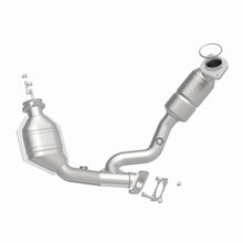 Load image into Gallery viewer, MagnaFlow Direct Fit Catalytic Converter 00-03 Ford Taurus 3.0 Front
