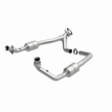 Load image into Gallery viewer, MagnaFlow Direct Fit Catalytic Converter 2002 Ford E-Series Vans 5.4L