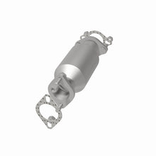 Load image into Gallery viewer, MagnaFlow Direct Fit Catalytic Converter 2007 Sorento V6 3.8 OEM Underbody