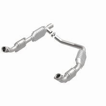 Load image into Gallery viewer, MagnaFlow Direct Fit Catalytic Converter 05-07 Ford E-250/E-350 Econoline V8 5.4L