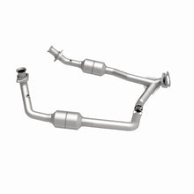Load image into Gallery viewer, MagnaFlow Direct Fit Catalytic Converter 2002 Ford E-Series Vans 5.4L