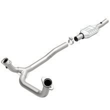 Load image into Gallery viewer, MagnaFlow Direct Fit Catalytic Converter 96 Ford E-Series Van 5.8L