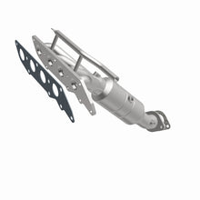 Load image into Gallery viewer, MagnaFlow Direct Fit Catalytic Converter 07 Ford Focus 2.0L Manifold **CA Emissions**