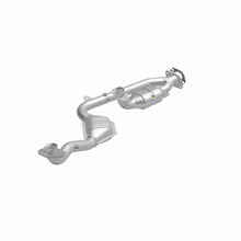 Load image into Gallery viewer, MagnaFlow Direct Fit Catalytic Converter 99-01 Continental 4.6L 50S