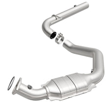 Load image into Gallery viewer, MagnaFlow Direct Fit Catalytic Converter 07-08 Express 2500 4.8L Driver Side